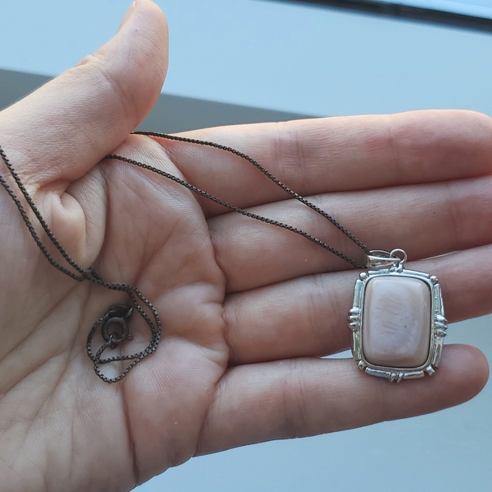 Pendant necklace